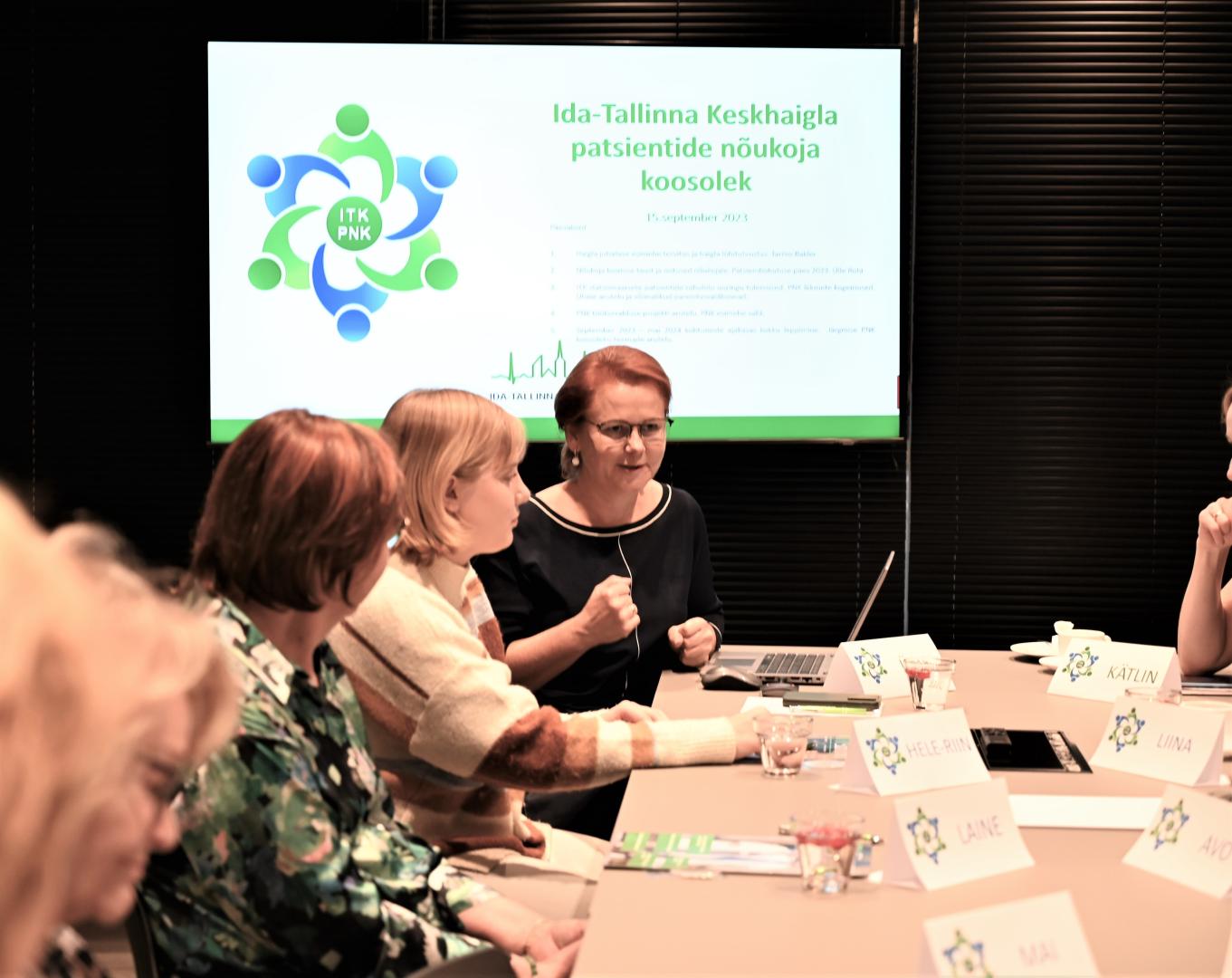 PNK kohtumine. Ümber laua istuvad PNK liikmed.