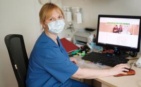 Ämmaemand emadusnõuandlas