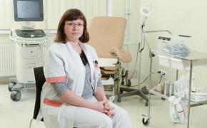 Katrin Köster istumas. 