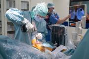 Dr Dmitri Kulak hüppeliigese vahetuse operatsioonil