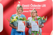 Katti Kõrve paremal